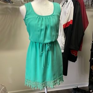 Light green casual dress. Size 1/2